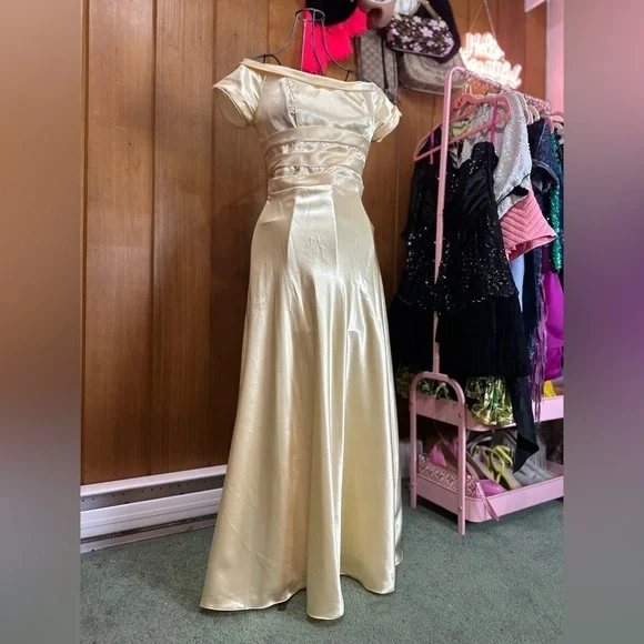 VINTAGE yellow gown, small - Picture 13 of 16